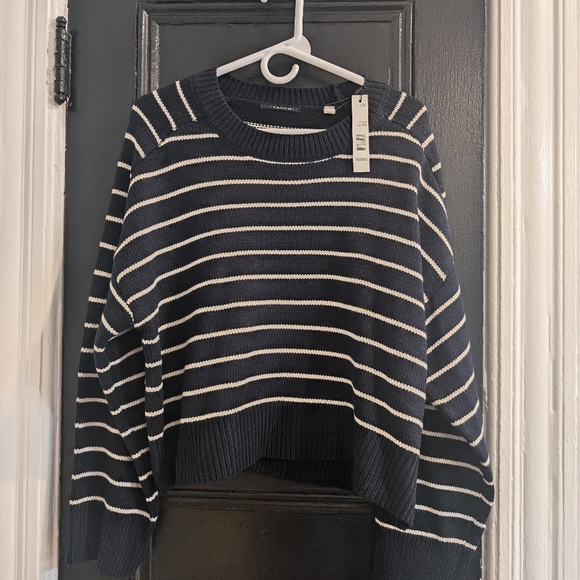T Tahari Sweaters - T Tahari Sweater crop Women BNWT